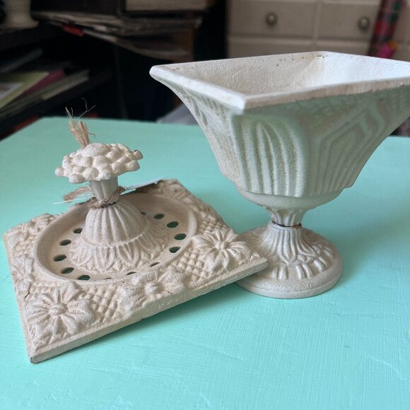 Henfeathers Ivory Colored Cast Iron Urn - Picture 3 of 5